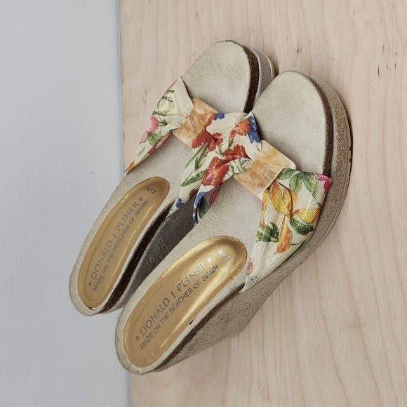 Donald J Pliner Made On The Beaches Of Spain Wedge Slip-On Floral Sandals Sz 4.5 - Picture 1 of 12